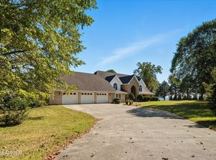 7112 Warren Ln, Corryton, TN 37721