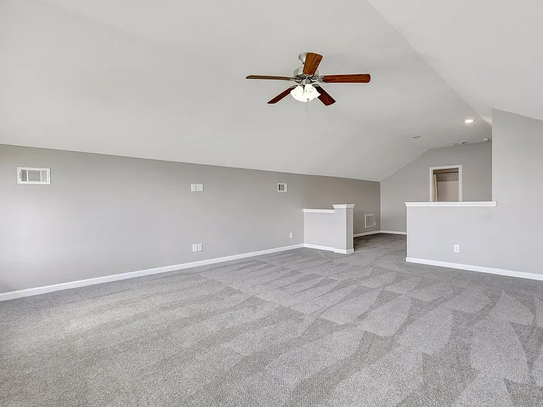 94 Lake Shore Blvd — Photo 37