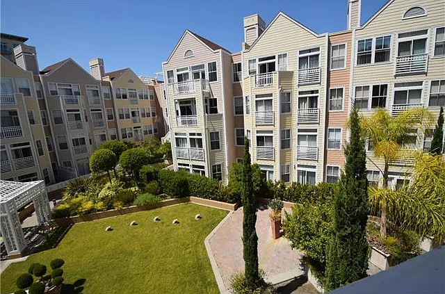 550 Ortega Ave — Photo 2
