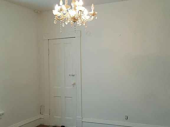 5th image of 4123 James Ave N