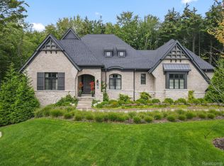 70 Hunter Dr, Rochester Hills, MI 48306