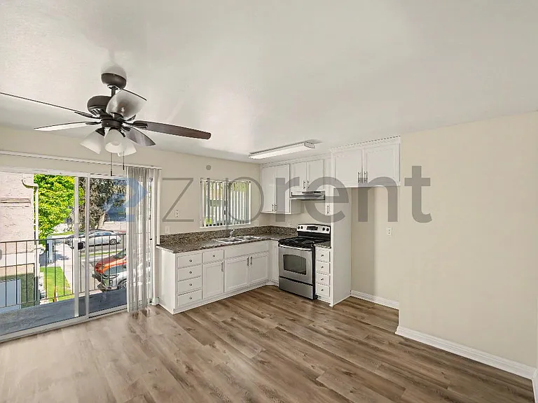 3523 W Savanna St #9 — Photo 8