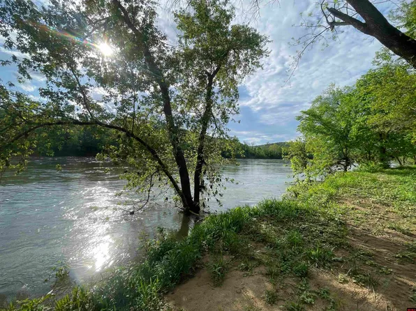 67 N Lindsey Ln, Calico Rock, AR 72519