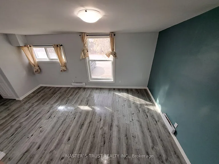 27 Front St N #201 — Photo 8