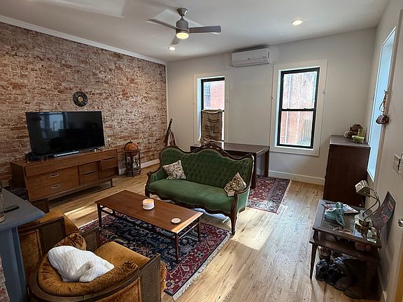 2nd image of 836 Perry St