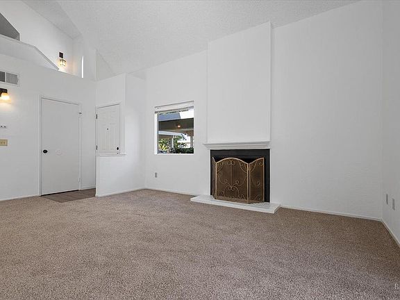 4th image of 2426 Lakeview Drive