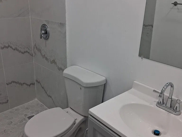 112 Burkshire Ct #B — Photo 4