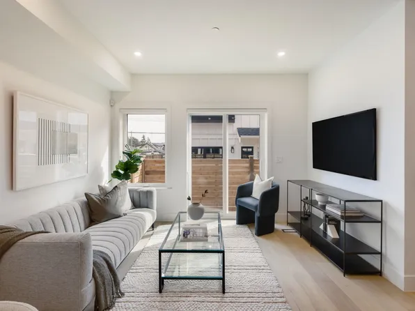 550 Kaslo St #1, Vancouver, BC V5K 3Z2