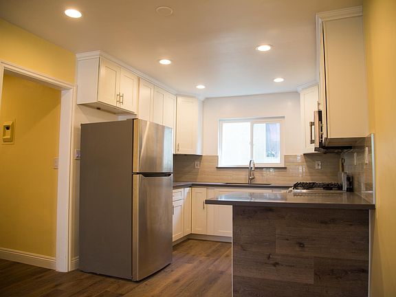 3rd image of 1928 W 25th St APT 1