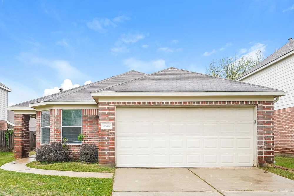 3 bed, 2.0 bath, 1741 sqft, $1,745 — Photo 1