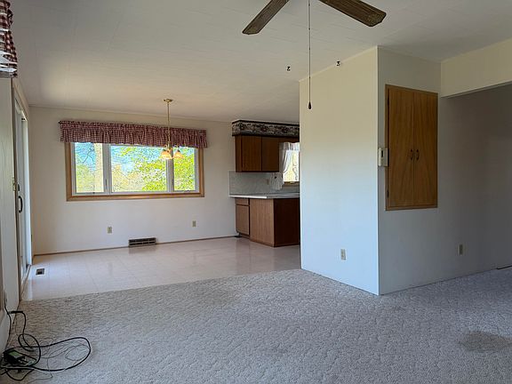 5th image of 2290 E Warren Rd