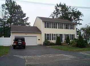 2 Hayes St, Johnston, RI 02919