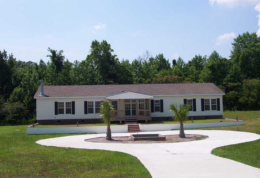 1 Acre lot with circular drive