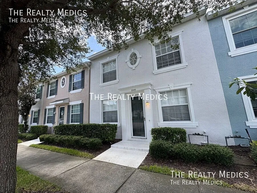 Upgraded Avalon Park 3 Bed/2.5 Bath Townhome! — Photo 2