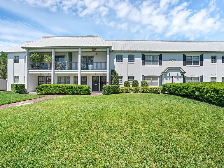 1941 Lanier Ct — Photo 1