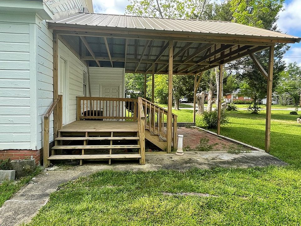 216 Clayton St, Brundidge, AL 36010 Zillow