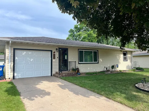 1106 N Garfield Ave, Dell Rapids, SD 57022