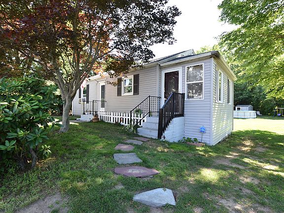 2nd image of 27 1/2 Earl St