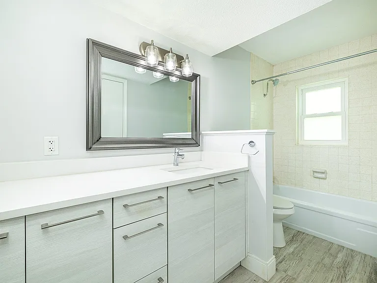 6950 Avenue Des Palais #2A — Photo 9