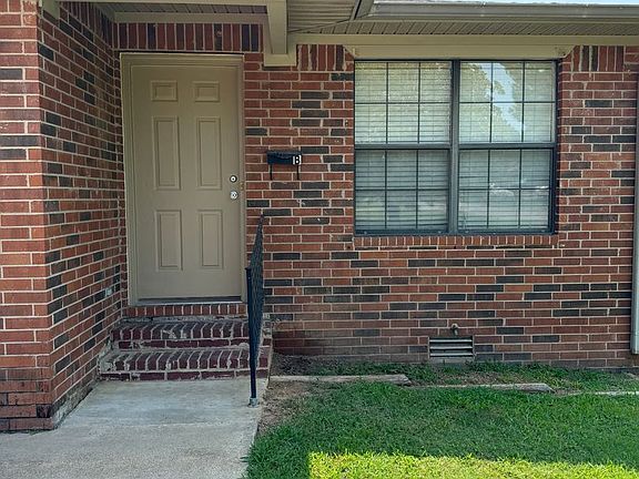 4th image of 1311 S Commerce Ave Ste B