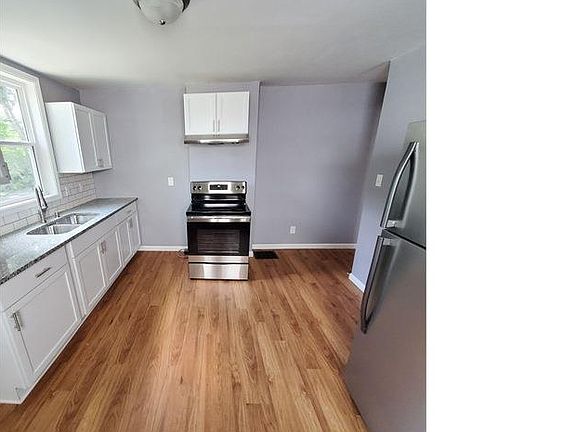 4th image of 60 Stevens Ave