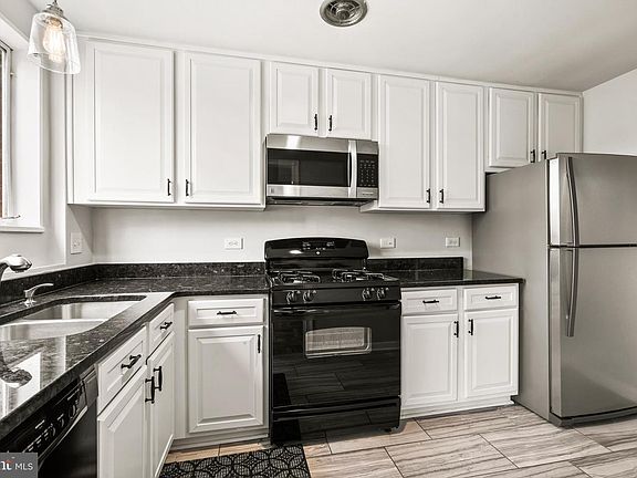 3rd image of 10505 Montrose Ave