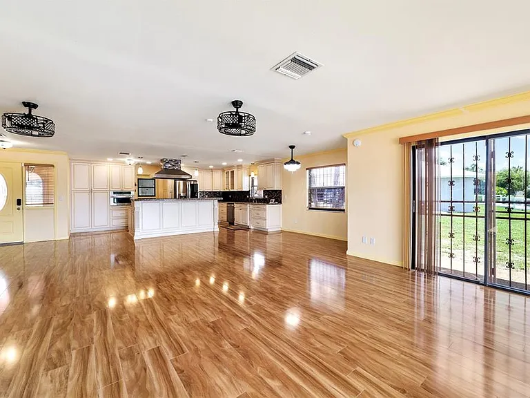 5330 Kings Ct — Photo 27