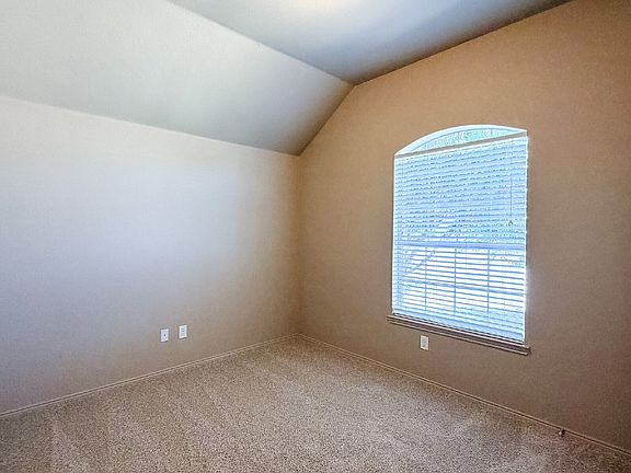 5th image of 633 Canoe Way