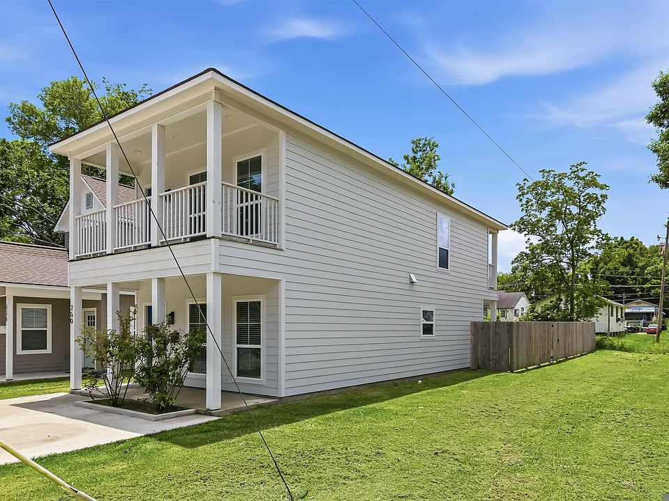 1st image of 200 Evergreen Dr