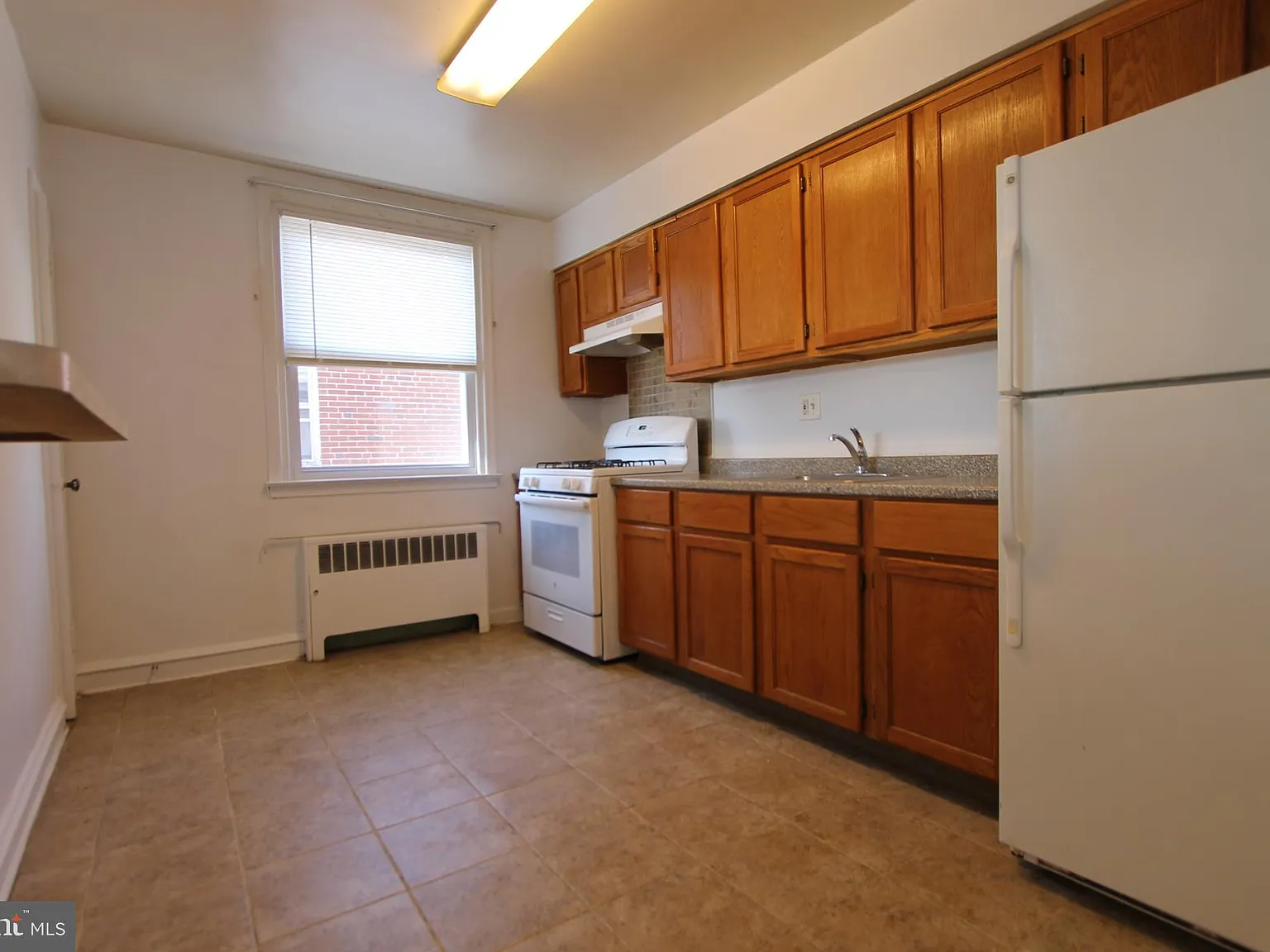 2 bed, 900 sqft, $1,350 — Photo 2