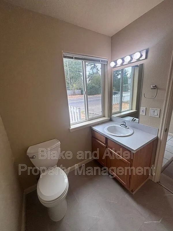 3 bed, 2.5 bath, 1500 sqft, $2,395 — Photo 4