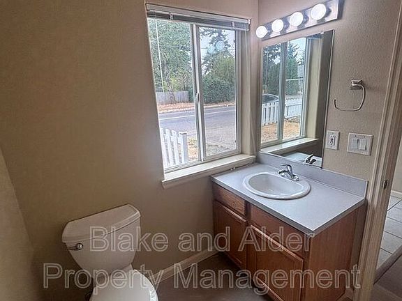 4th image of 7012 SE 72nd Ave