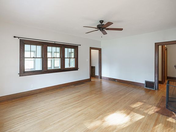 4th image of 2131 Heights Ave