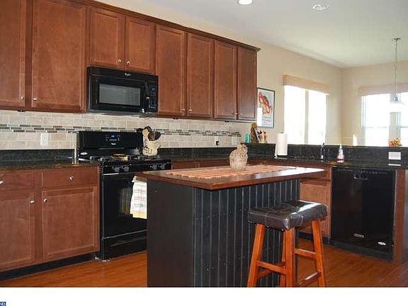 4th image of 834 S Haines Cir