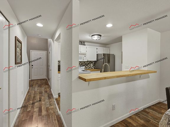 4th image of 6005 Merlot Ln SE