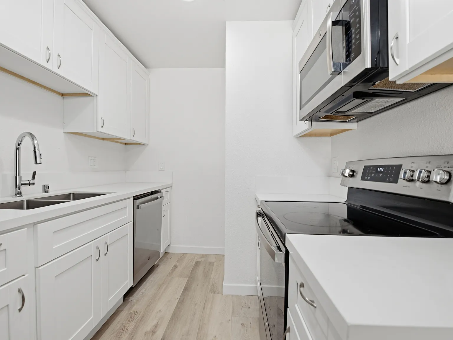 2 bed, 905 sqft, $2,395 — Photo 2