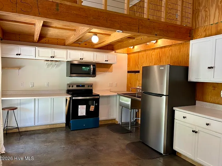 545 Hoover Rd — Photo 3