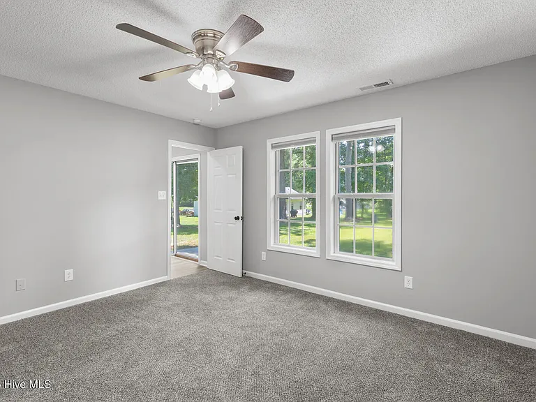 130 Sweetwater Dr — Photo 8