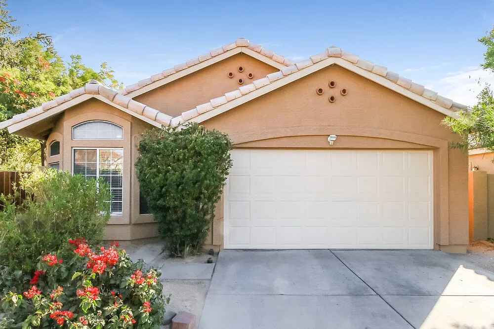 3 bed, 2.0 bath, 1641 sqft, $2,395 — Photo 1