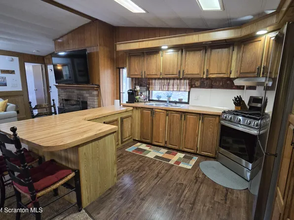 177 Southerton Ln, Greentown, PA 18426