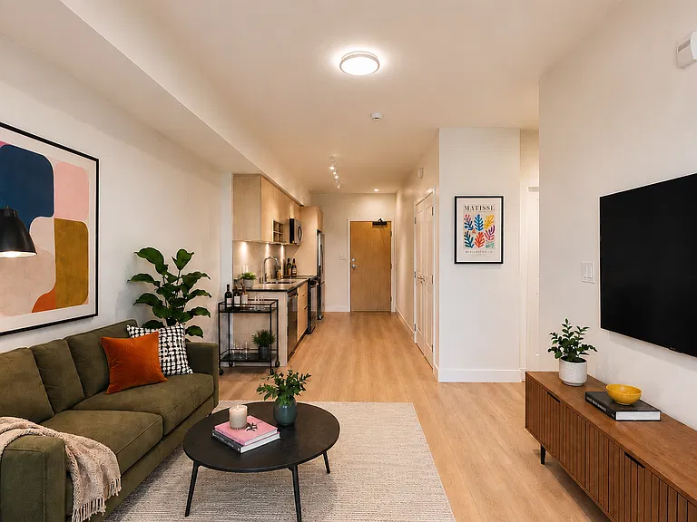 635 Chatham St — Photo 3