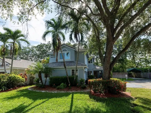 8815 Woodside Ct, Davie, FL 33328
