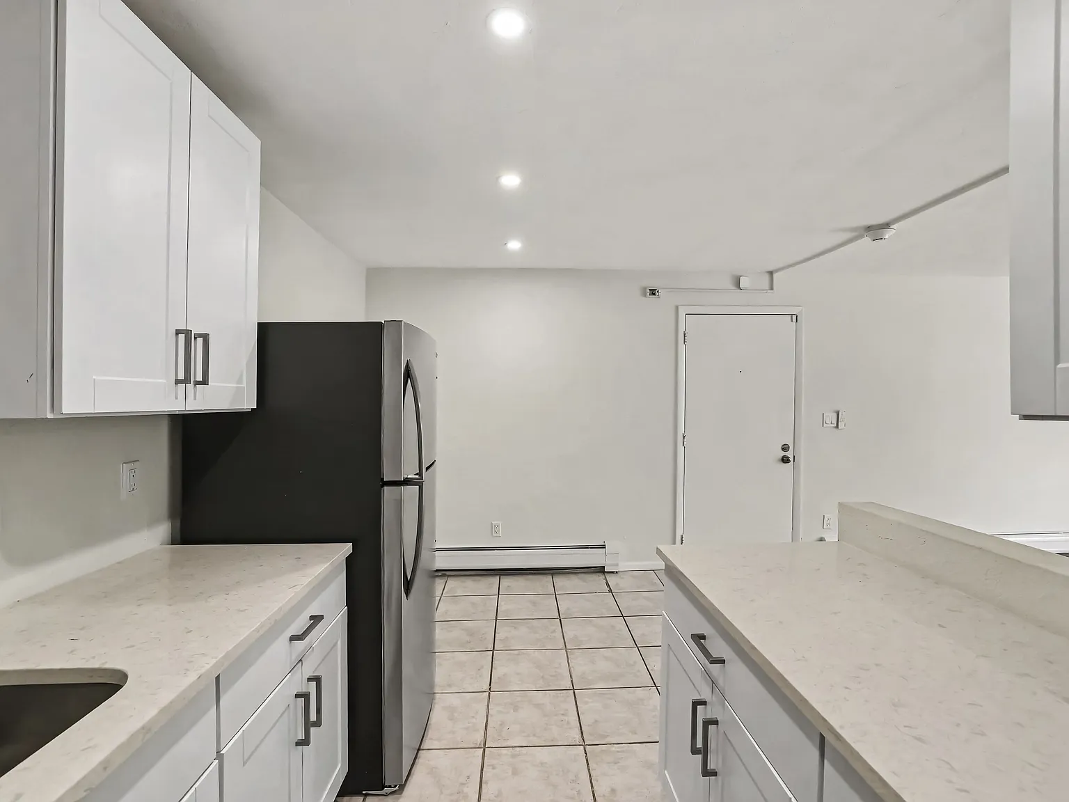 2 bed, 1.5 bath, 800 sqft, $1,995 — Photo 2
