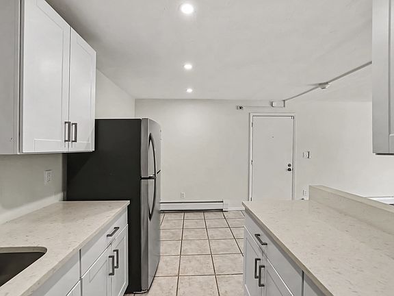 3rd image of 1300 Golden Cir