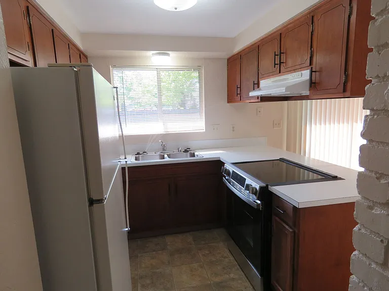 1010 Satre St — Photo 6