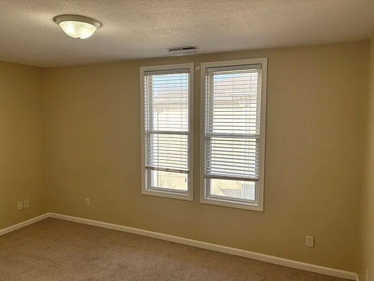 410 W Washington St — Photo 9