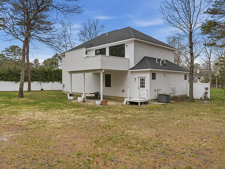 420 Maple Ave S — Photo 25