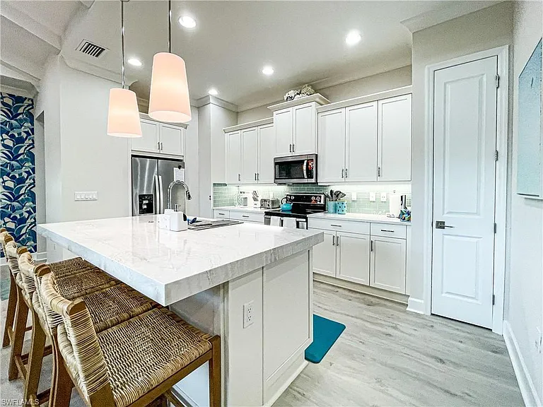 7162 Saona Ct — Photo 9
