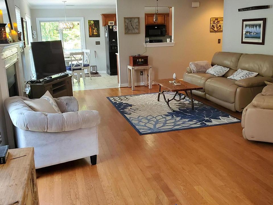1st image of 102 Garden Grove Dr