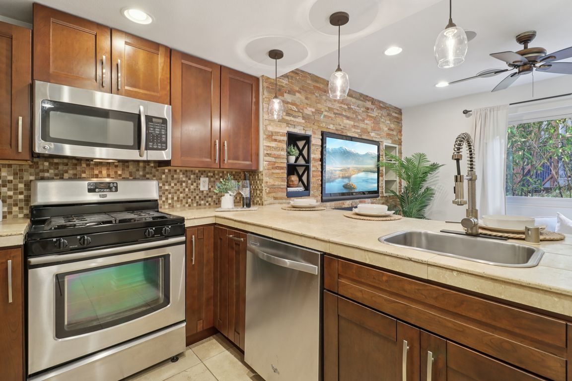 Lauretta St-S1807-011.jpg